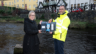 Cabinet Secretary Gillian Martin and Professor Simon Parsons hold an Event Duration Monitor at Water of Leith, Stockbridge, Edinburgh